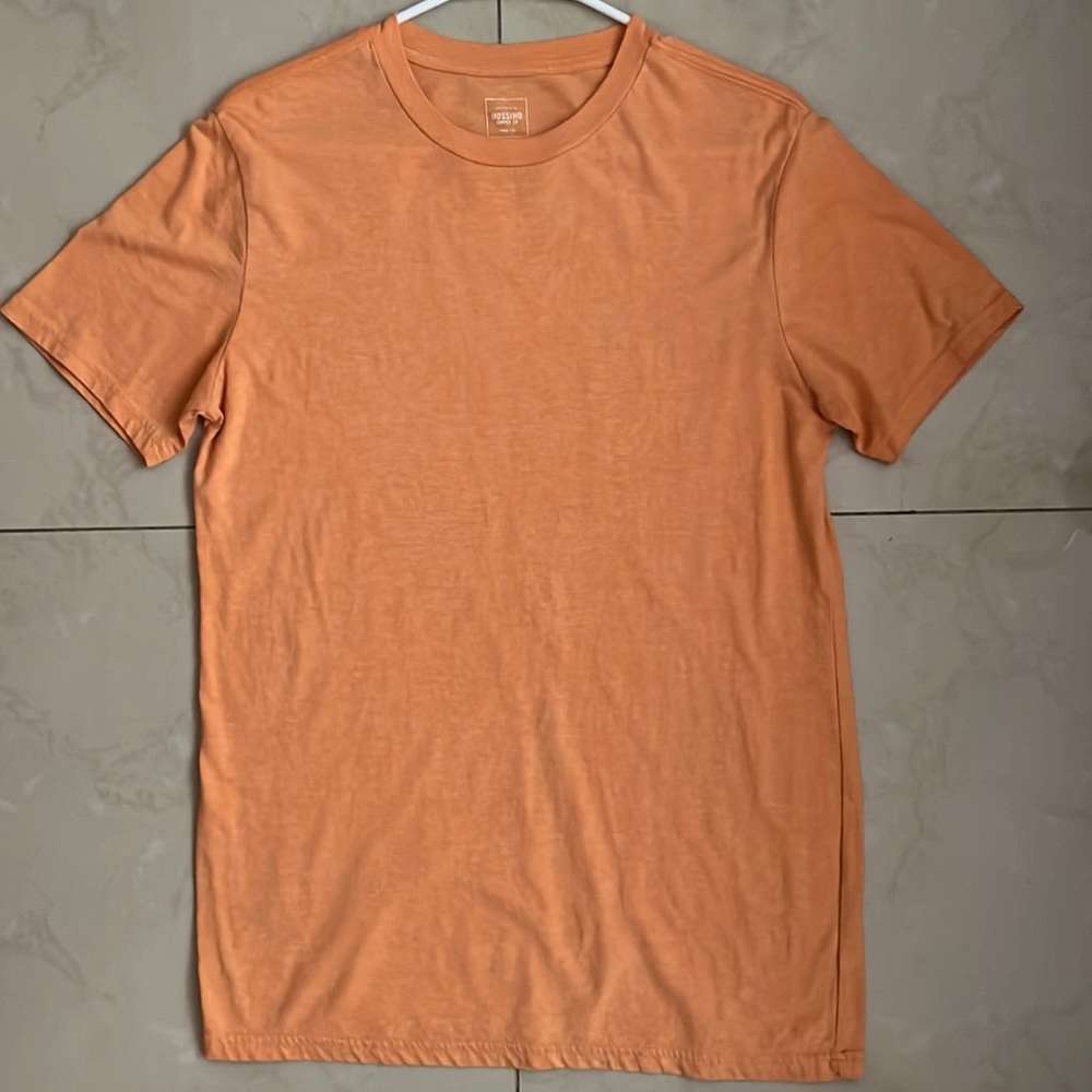 Men orange t-shirt in medium